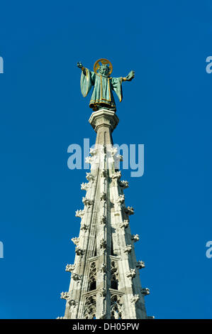 Muenchner Kindl, Statue von Anton Schmid, auf den Turm des Rathauses, neues Rathaus, Marienplatz, München, Oberbayern Stockfoto