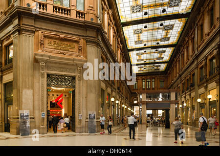 Galleria Alberto Sordi oder Galleria Colonna, Einkaufszentrum, Via del Corso, Piazza Colonna, Rom, Latium, Italien Stockfoto