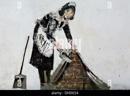 Das „Maid“-Wandbild des Künstlers Banksy in Chalk Farm London, Großbritannien Stockfoto