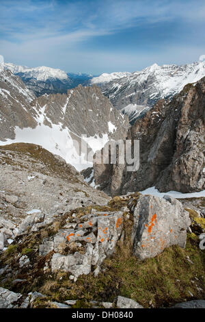 Blick vom Mt Hafelekar Nord-West, links am hinteren Wettersteingebirge, Berge Pleisen-Spitze und Hohe Gleirsch Stockfoto