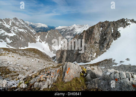 Blick vom Mt Hafelekar Nord-West, links am hinteren Wettersteingebirge, Berge Pleisen-Spitze und Hohe Gleirsch Stockfoto