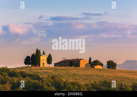 Die Cappella della Madonna di Vitaleta, im Herzen der Toskana, in der Nähe von Pienza in de Val d ' Orcia-Tal Stockfoto