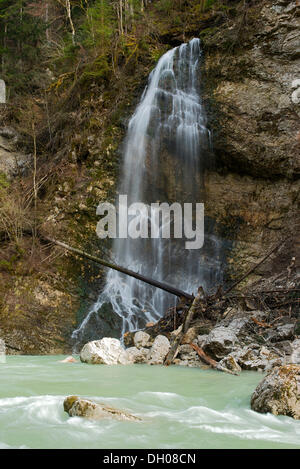 Wasserfall in die Tiefenbachklamm Schlucht, Kramsach, Nord-Tirol, Austria, Europe Stockfoto