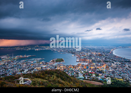 Hakodate, Japan betrachtet von Hakodate Berg. Stockfoto