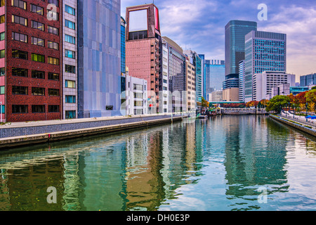 Blick auf den Fluss in Osaka, Japan. Stockfoto