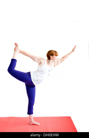 mittlere gealterte Frau Übung yoga Stockfoto