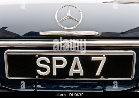 Briten registriert "SPA 7" Mercedes Limousine - Frankreich. Stockfoto