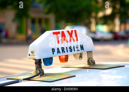 Kostenloses Taxischild Mit Grünem Licht In Paris Frankreich