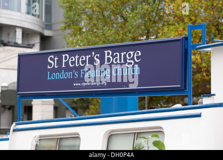 26.10.2013-St.-Peter Barge, Londons schwimmende Kirche. Canary Wharf, Docklands, London, England, Vereinigtes Königreich Stockfoto