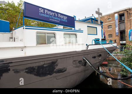 26.10.2013-St.-Peter Barge, Londons schwimmende Kirche. Canary Wharf, Docklands, London, England, Vereinigtes Königreich Stockfoto