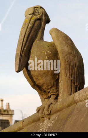 Cardiff Castle Tier Wand wurde entworfen von William Burges 1866 aber gebaut bis 1890 vor Sanierung A416 Pelikan Stockfoto