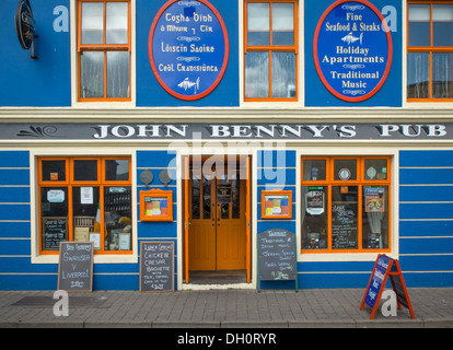 County Kerry, Irland: Bunte Dorf Tür & Schaufenster auf dem Ring of Kerry, Dingle Halbinsel Dingle Stockfoto