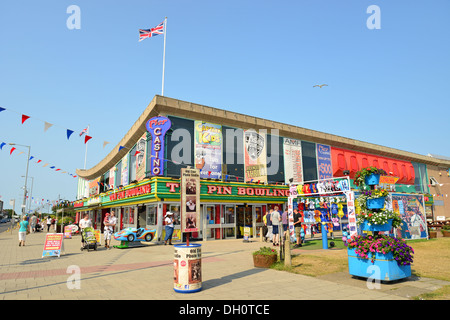 Casino und 10 Pin Bowling anmelden Skegness Pier, Skegness, Lincolnshire, England, Vereinigtes Königreich Stockfoto