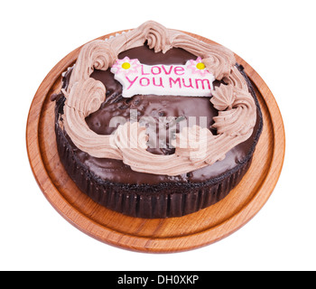 Runde Schokoladenkuchen zum Muttertag auf weißem Hintergrund Stockfoto