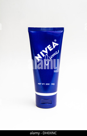 NIVEA Creme in eine Reisegröße Stockfoto