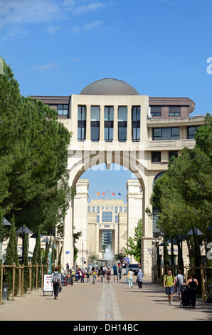 Monumental Post Modern Arch im Antigone Neo-Classical oder Post Modern District & Shopping Centre von Ricardo Bofill Montpellier France Stockfoto