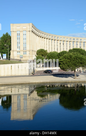 The Postmodern or Post Modern Neoklassical Esplanade de l'Europe Building in Antigone von Ricardo Bofill Montpellier Frankreich Stockfoto