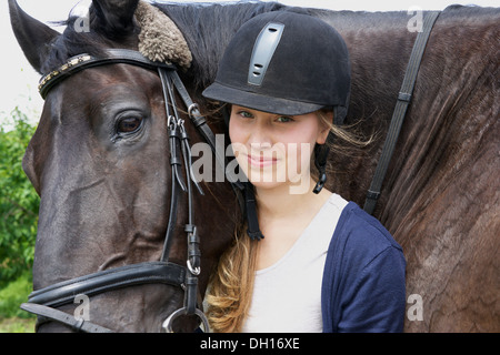 Frau mit Pferd, Portrait, Baden Württemberg, Deutschland, Europa Stockfoto