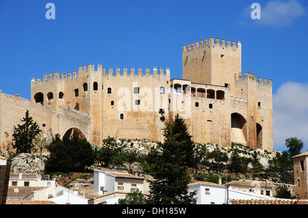 Blick auf die Burg (Castillo de los fajardo), Velez Blanco, der Almeria Provinz, Andalusien, Spanien, Europa. Stockfoto