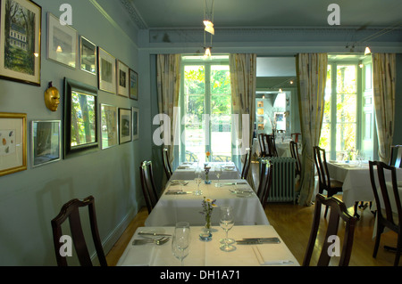 Atemberaubende Mahlzeiten und Gärten bei Plas Bodegroes, ein schönes Restaurant in Nord-Wales, Platz für 40 Gäste Stockfoto