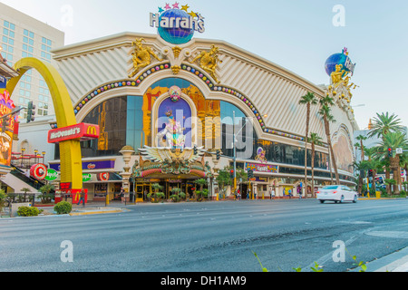 Speichern Sie vor dem Harrah's Hotel and Casino vom Las Vegas Boulevard gesehen. Foto wurde am frühen Morgen mit weniger Verkehr. Stockfoto