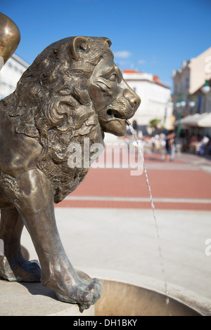 Brunnen in Klauzal Platz, südliche Tiefebene, Szeged, Ungarn Stockfoto