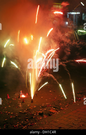 Feuerwerkskörper auf Diwali Festival Mumbai Maharashtra Indien Asien Stockfoto