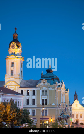 Rathaus in Széchenyi-Platz in der Abenddämmerung, Pecs, Süd-Transdanubien, Ungarn Stockfoto