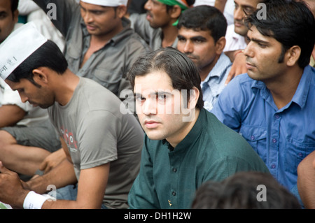 Varun Gandhi unterstützt Anti-Korruption-Aktivist Anna Hazare Kundgebung am Ramlila Maidan Delhi Indien Asien Stockfoto