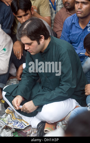 Varun Gandhi Unterstützung für Anti-Korruption-Aktivist Anna Hazare Ramlila Maidan Delhi Indien Asien Stockfoto