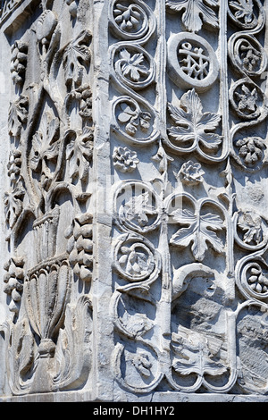 Detail des sechsten Jahrhunderts Säulen aus Acre mit orientalischen Bas Relief geometrischen Mustern. Str. kennzeichneten Basilica, Venedig. Stockfoto