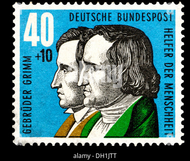 Porträt von Jacob und Wilhelm Grimm (19 Autoren und Linguisten) auf Deutsche Briefmarke. Stockfoto