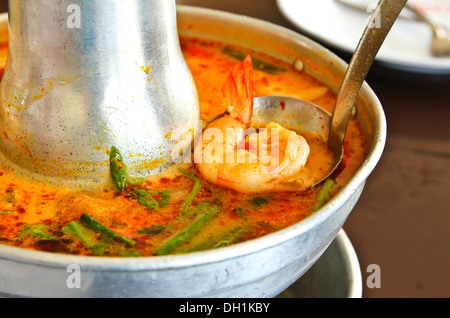 Tom Yum Goong Suppe, Feuer-Topf Stockfoto