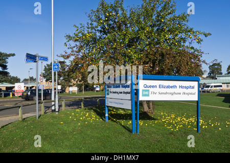 Ortseingangsschild für die Königin-Elisabeth-Hospital in King's Lynn, Norfolk. Stockfoto