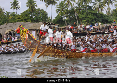 Boote in Punnamada See in Alleppey Kerala Indien racing Stockfoto