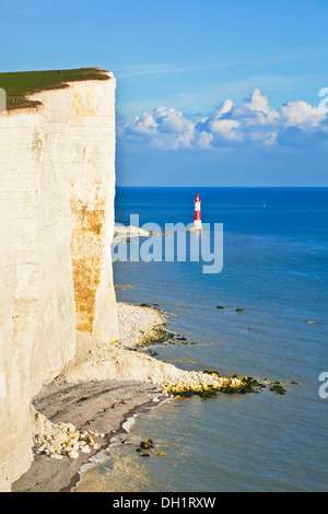 Beachy Head Lighthouse unter sieben Schwestern Kreidefelsen South Downs National Park East Sussex England uk Gb eu Europa Stockfoto