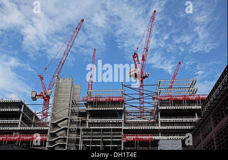 Turmdrehkrane im Einsatz auf der Baustelle Broadgate in London, Großbritannien Stockfoto
