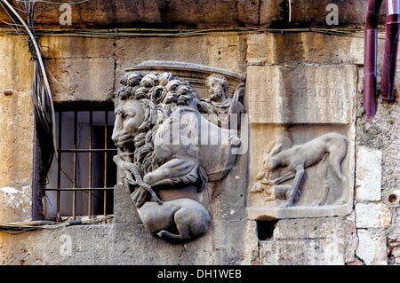 Römische Hochrelief an der Wand des Casa dei Manili, Rom Italien Stockfoto