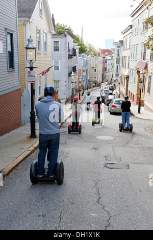 Touristen, die Reiten Segways in Boston, Massachusetts, USA Stockfoto