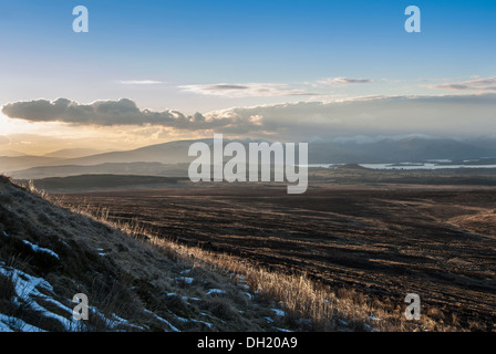 Blick nordwestlich in Richtung Loch Lomond aus der Whangie, eine bizarre Felsen-Funktion in den Hügeln von Kilpatrick, Schottland Stockfoto