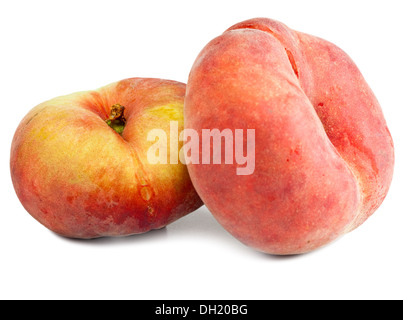 flache Pfirsich auf weißem Hintergrund Stockfoto