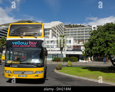 Gelber Bus Stadtrundfahrt Stadt Funchal Madeira Portugal Stockfoto