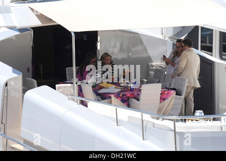 Stadt von Cannes: Sharon Stone an Bord einer Yacht auf 2013/05/21 Stockfoto