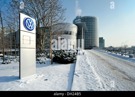 Volkswagen Gläserne Manufaktur, großer Garten, Dresden, Sachsen Stockfoto