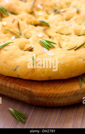 Italienische Focaccia-Brot mit Rosmarin Stockfoto