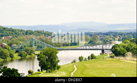 Loschwitz-Brücke oder "Blaues Wunder", von den Lingner-Terrassen der Villa Stockhausen oder Lingner Schloss, Dresden, Sachsen, Deutschland Stockfoto