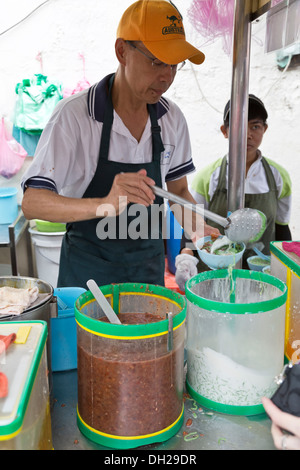 Chendul Verkäufer bei Penang Road berühmte Teochew Chendul Stall, George Town, Penang, Malaysia Stockfoto