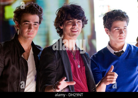 29. Oktober 2013 - (Foto) - The Jonas Brothers, Nick, Joe und Kevin, Dienstag angekündigt, dass sie offiziell aufbrechen sind. Bild: 22. Juni 2009 Auszeichnungen - Toronto, Ontario, Kanada - die Jonas Brothers auf der Bühne die viel Musikvideo bei CTV Gebäude. (Kredit-Bild: © SCG/ZUMApress.com) Stockfoto