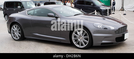 Der 2008 Aston Martin DBS ist ein luxuriöser Sportwagen mit V12-Motor, der ein atemberaubendes Design und kraftvolle Leistung vereint. Bekannt für seine Eleganz und Geschwindigkeit, wurde es 2006 als James Bond's Auto im Casino Royale vorgestellt. Stockfoto