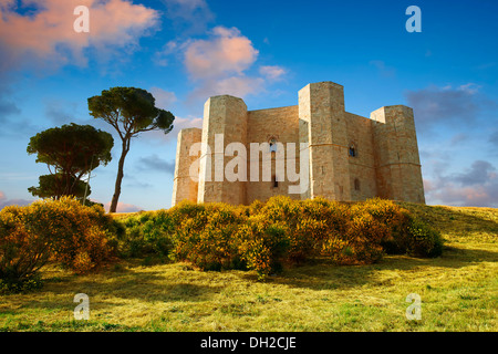 Die achteckige Burg Castel Del Monte, in der Nähe von Andria in Apulien-Süditalien Stockfoto